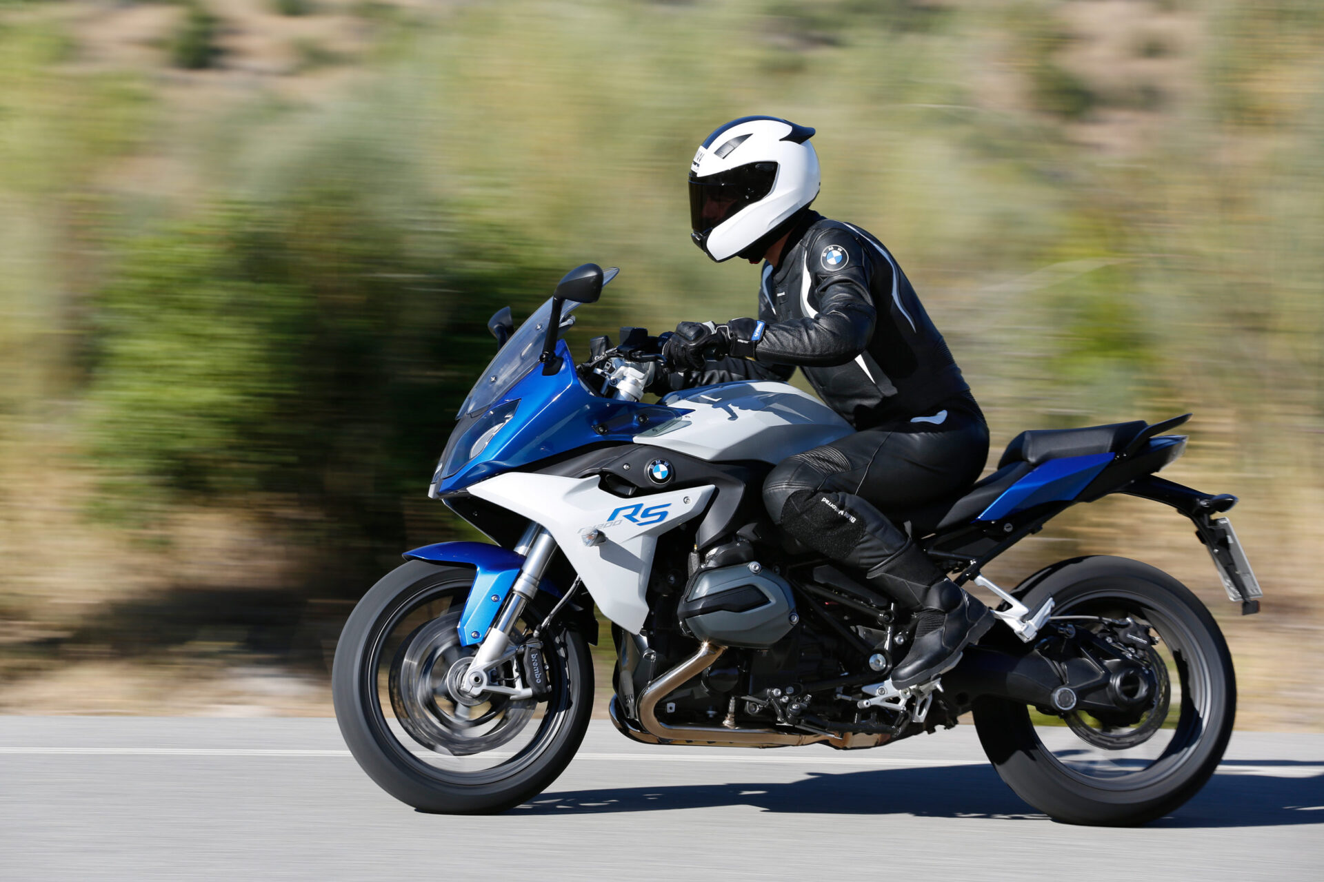 BMW golpea por 2: R 1200 RS y S 1000 XR