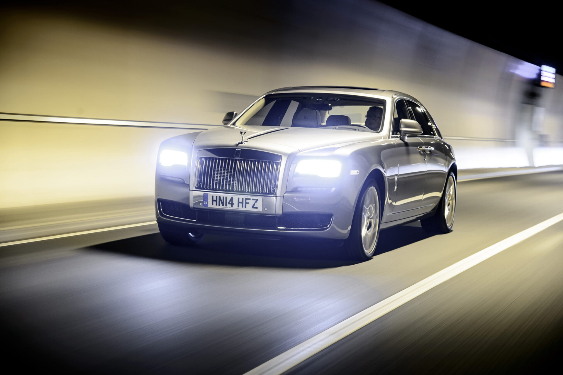 En Rolls-Royce Ghost II por Santiago