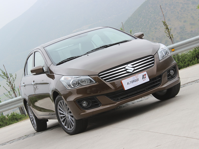 Suzuki Ciaz: novedad total entre sedanes medianos