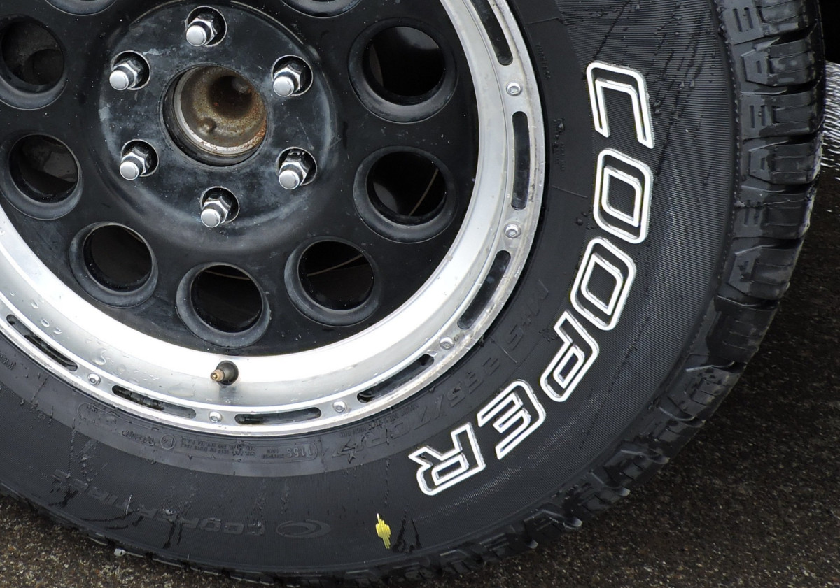 Sernac emite alerta de seguridad por neumáticos defectuosos