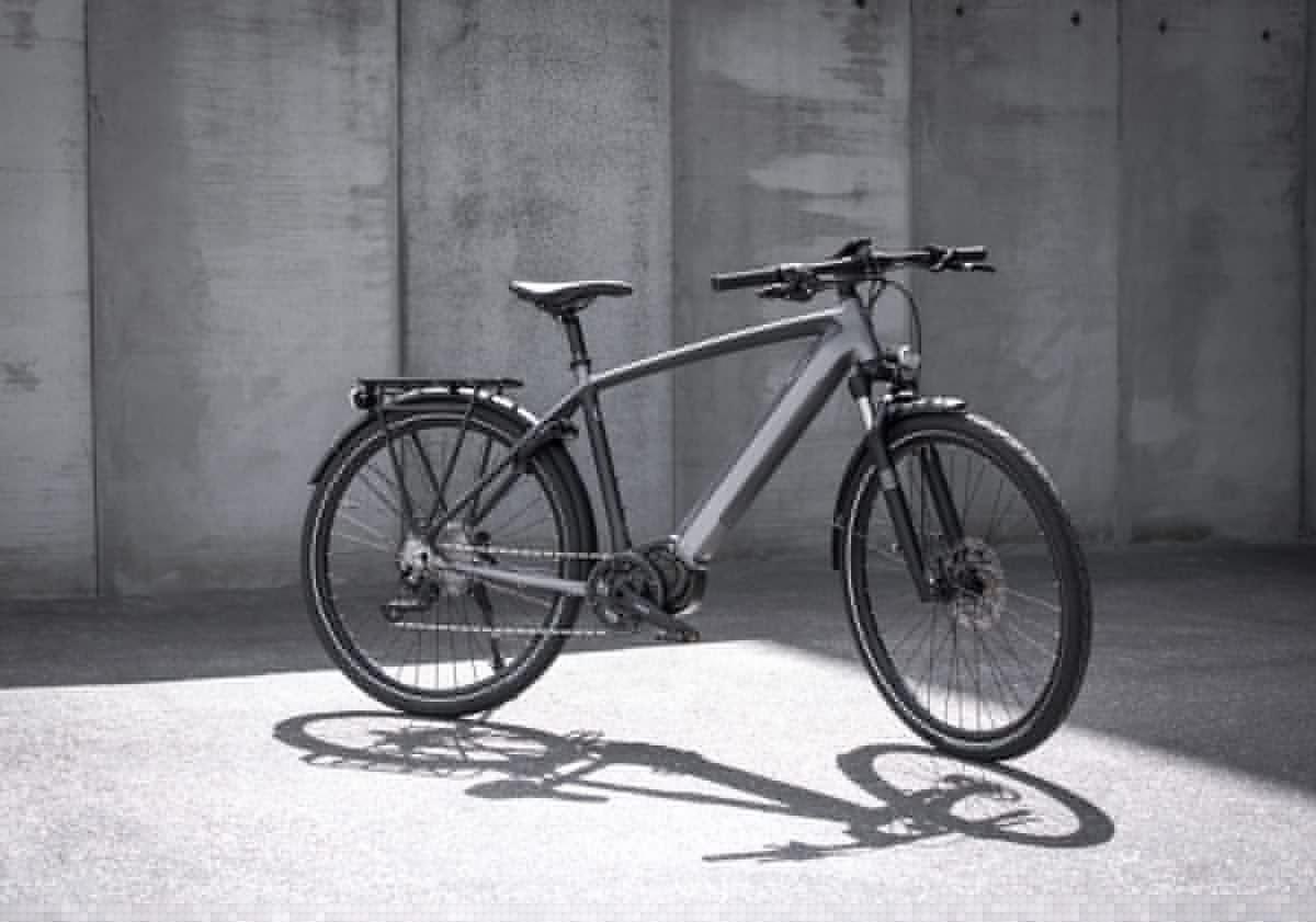 Triumph se aventura en el campo de las bicicletas con la eléctrica Trekker GT