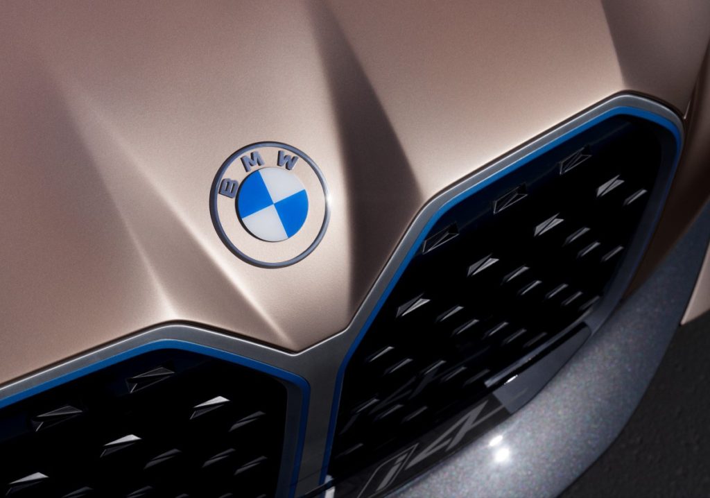 BMW confirma para 2021 su primer modelo electrificado de alto rendimiento