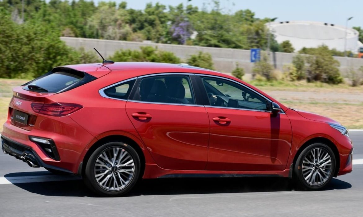 Kia Cerato 5 2022: el potente cierre de temporada de la marca en Chile