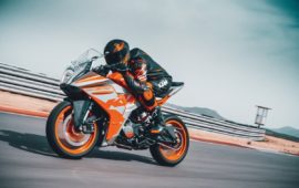 KTM RC 200 2022 acelera con todo el espíritu del MotoGP