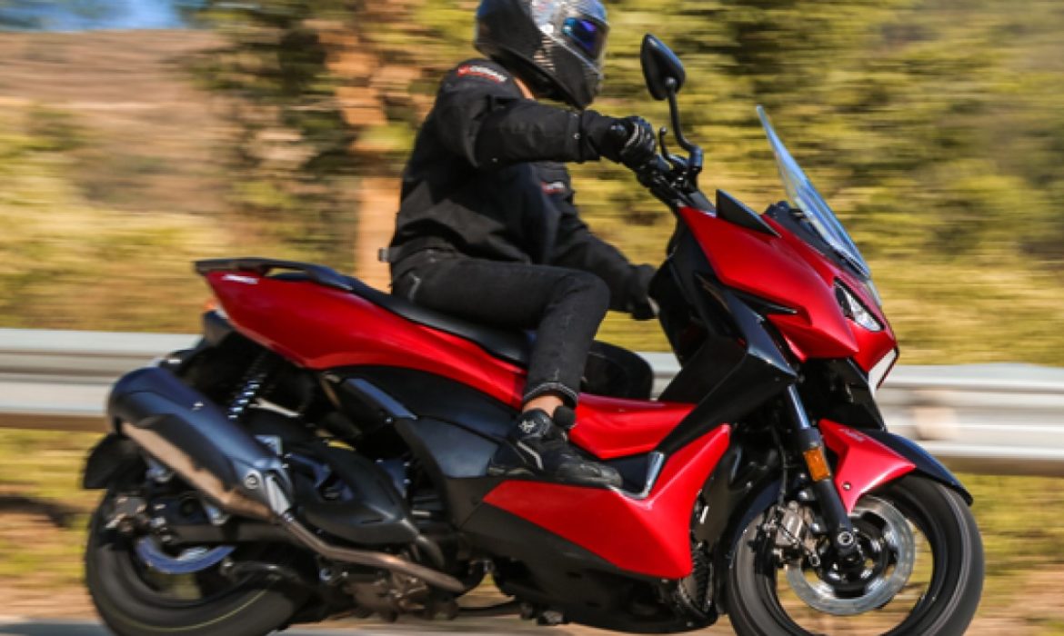 Zontes ZT310 T-M 2022 es la maxi scooter más barata de Chile