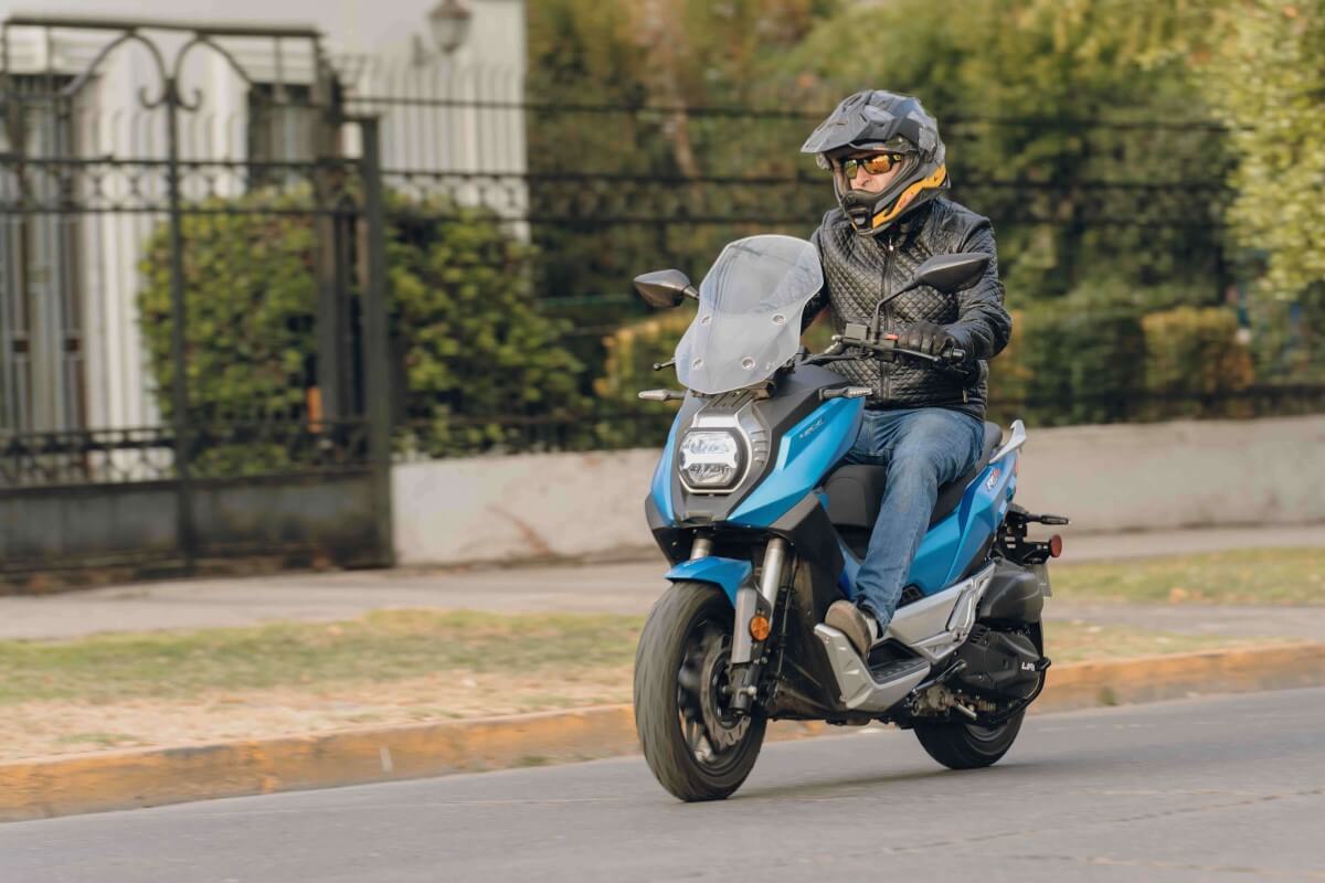 Lifan KPV 150 2023: pequeña gran multipropósito en modo scooter