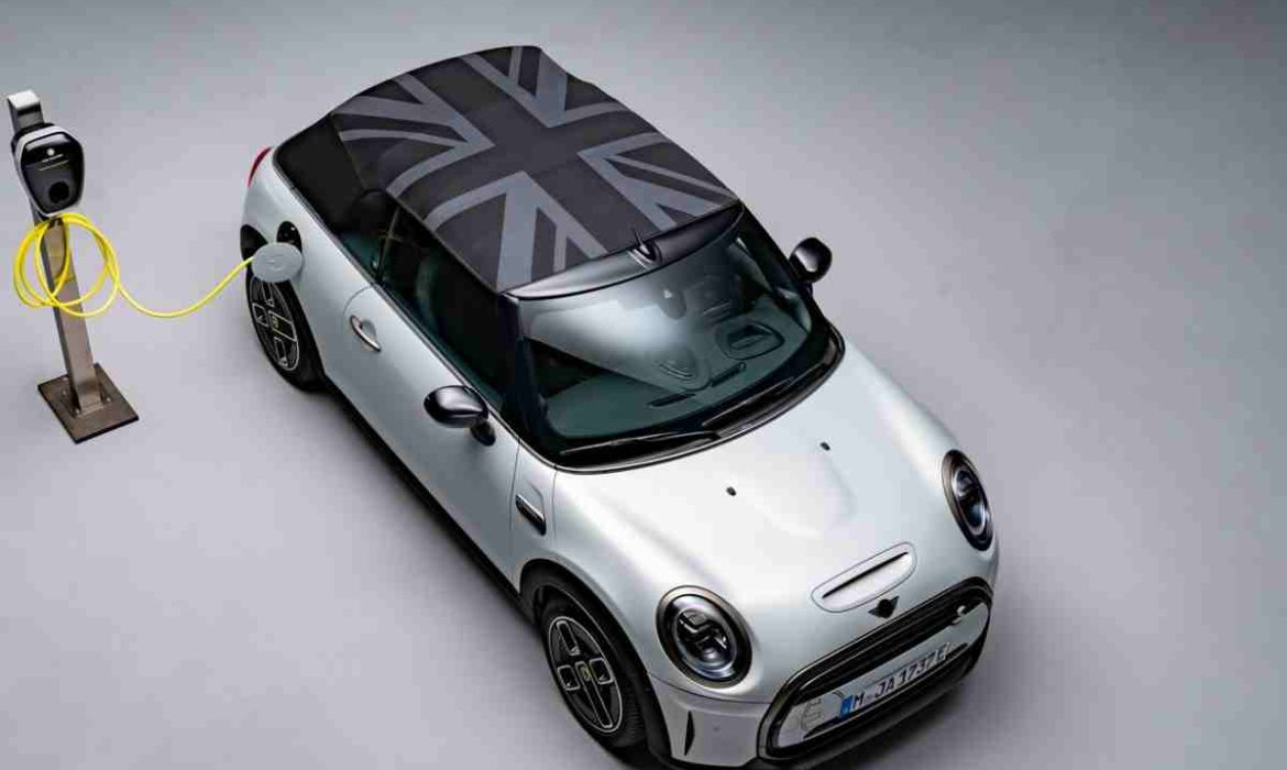 mini-cooper-se-cabrio