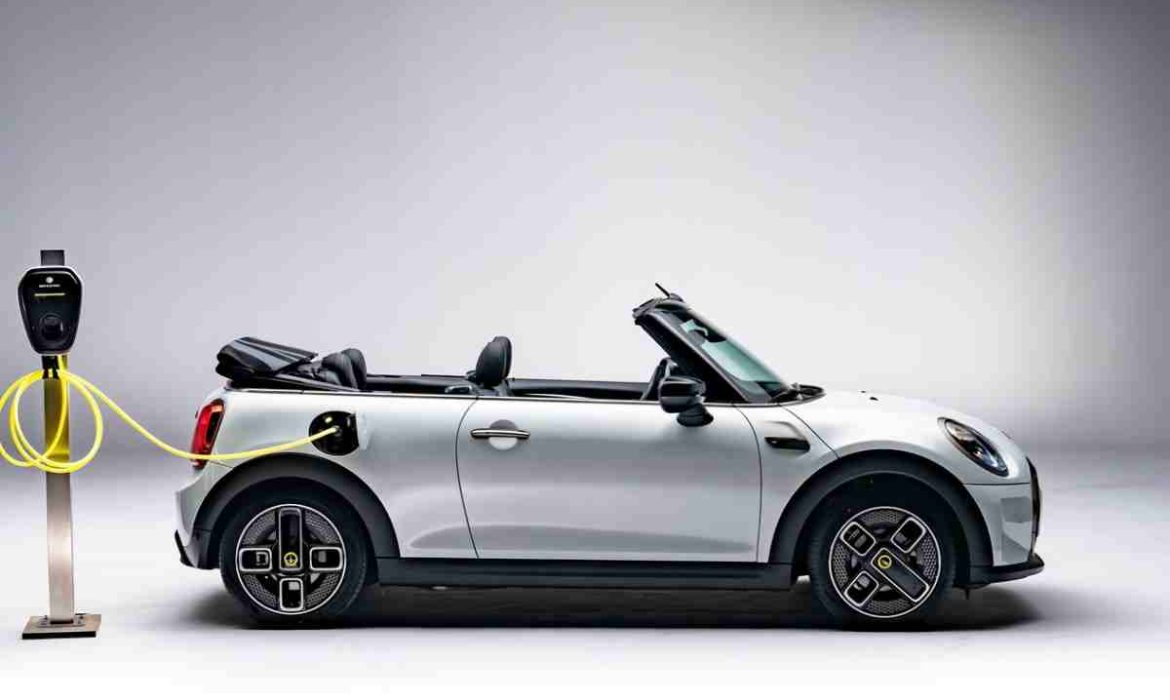 mini-cooper-se-cabrio