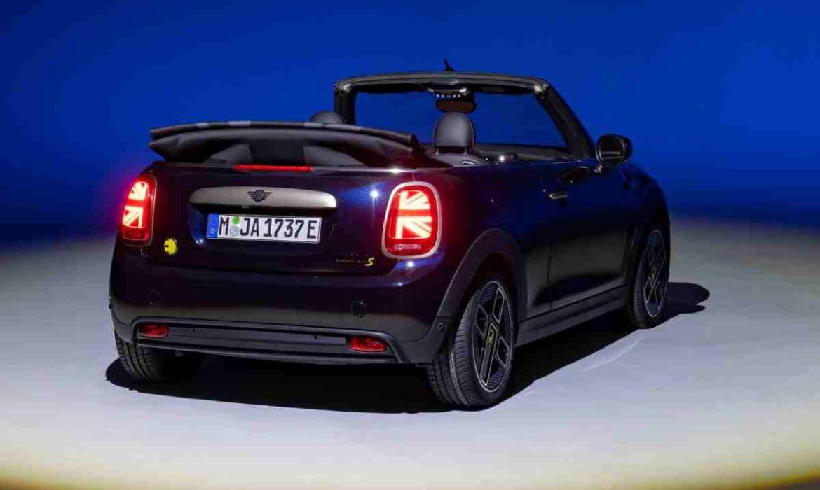 mini-cooper-se-cabrio