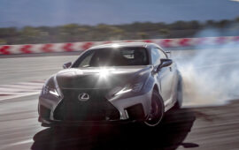 El garage de Marcianeke aguarda por un auto Lexus RC F Coupé