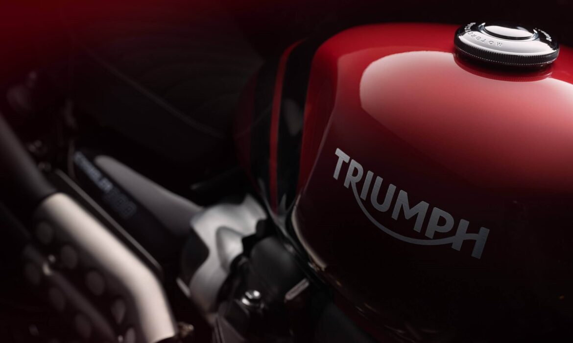 Todo sobre la revisión técnica de la moto: tips del experto de Triumph