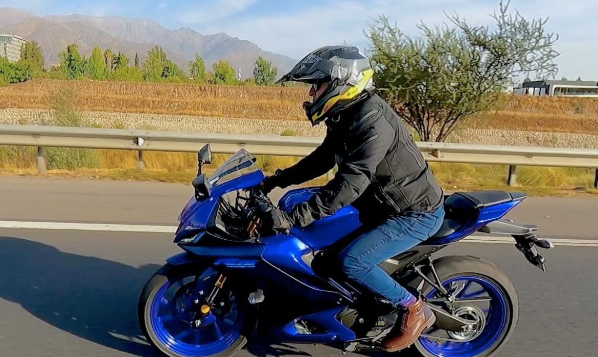 Yamaha R-15 V4 2023: una moto que invita a vivir la deportividad