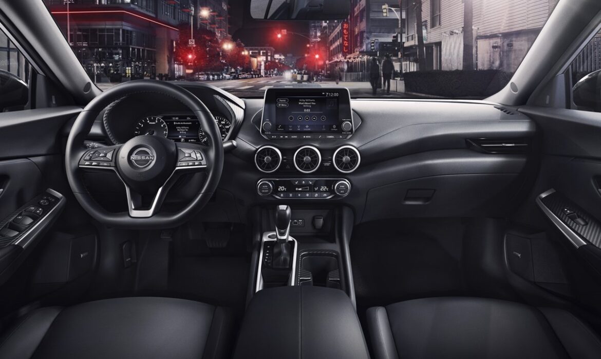 Nissan Sentra 2024 revela sus actualizaciones de media generación