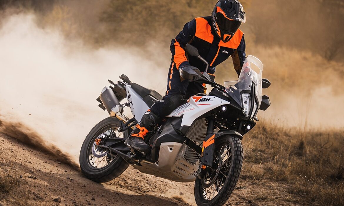 KTM 790 Adventure 2024: versatilidad y potencia en la media cilindrada