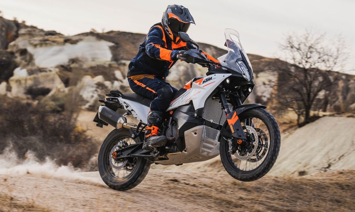 KTM 790 Adventure 2024: versatilidad y potencia en la media cilindrada