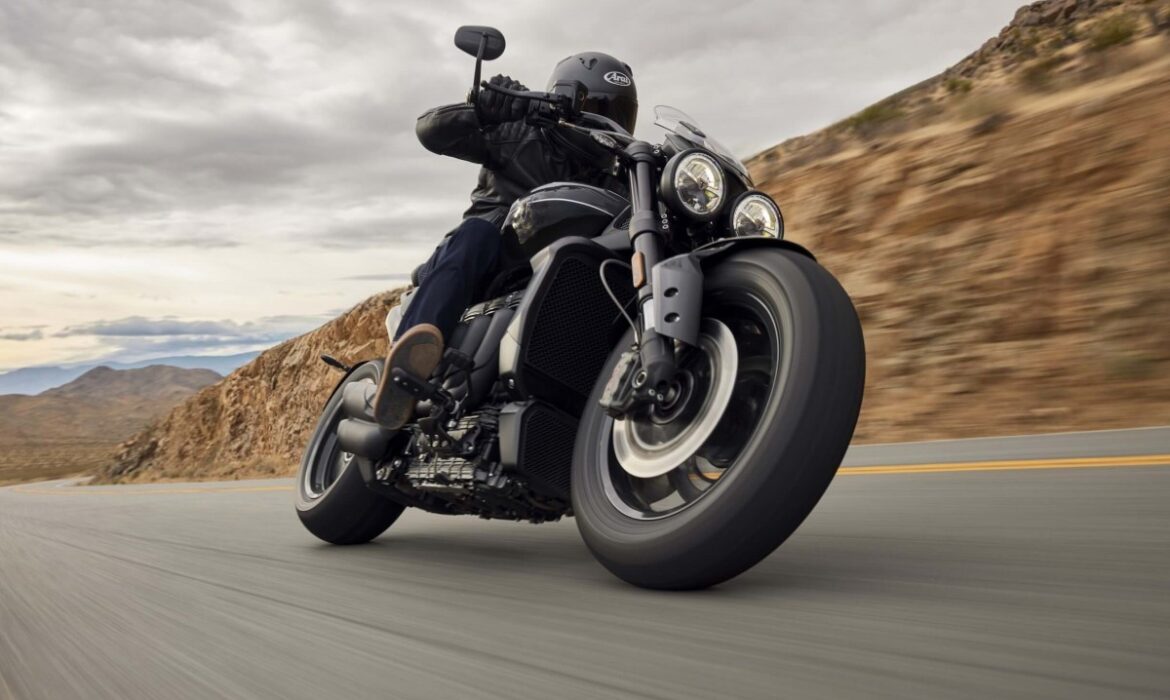 Triumph Rocket 3 Storm 2024 rompe marcas de potencia y torque