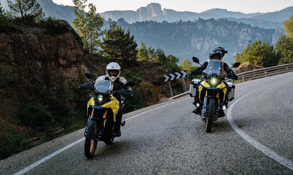 Familia de motos Suzuki V-Strom 2024 muestra sus cartas en Chile