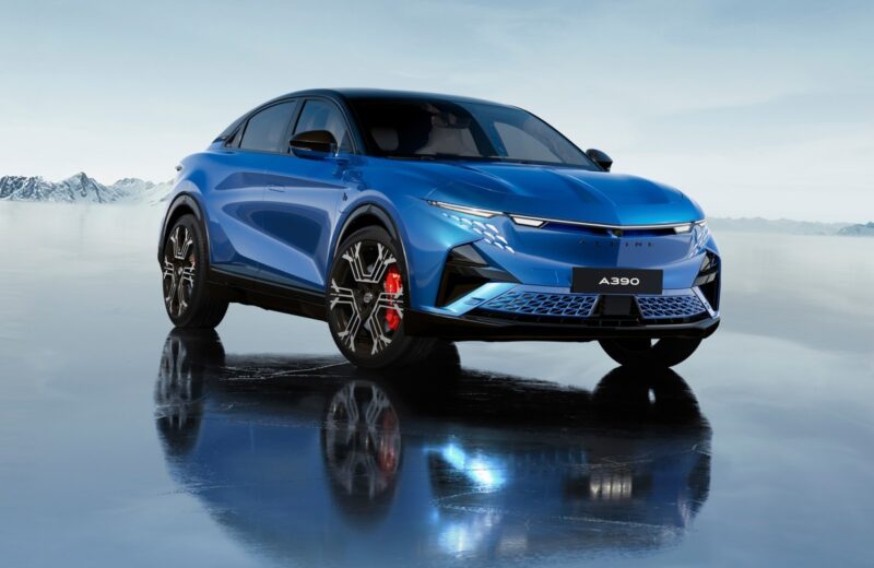 Alpine A390: nuevo sport fastback es un auto de carreras con traje